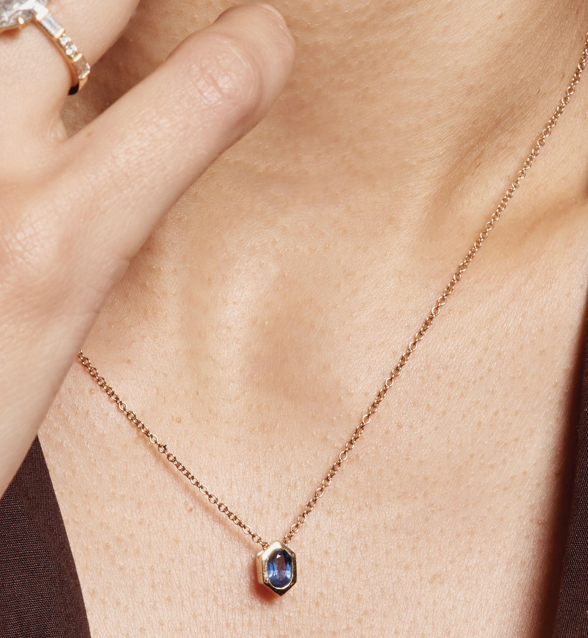 Oval hot sale sapphire necklace